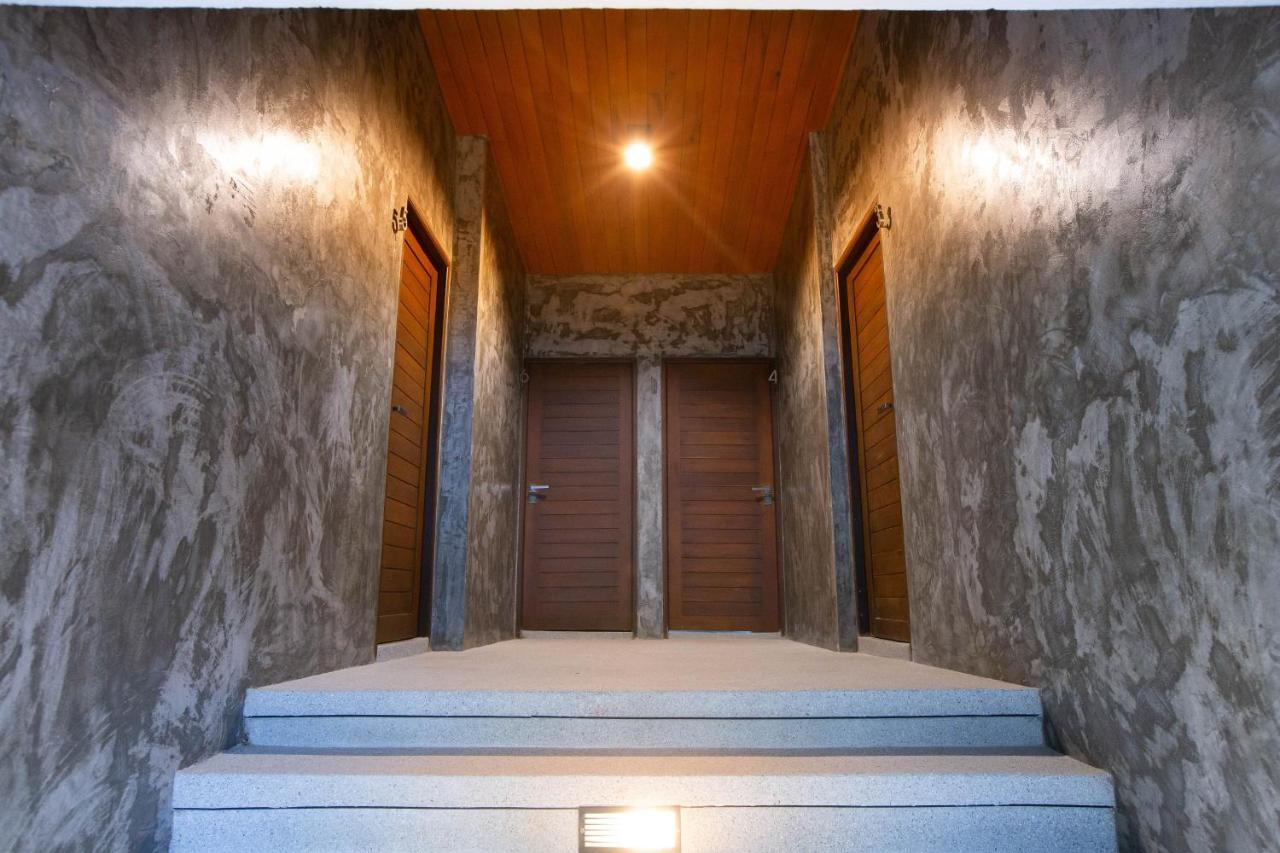 In My Place Cafotel Khlong Thom Екстер'єр фото