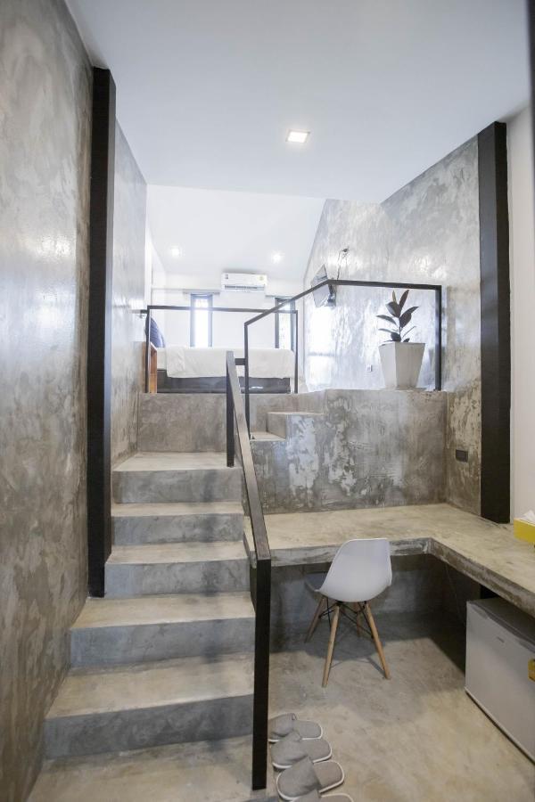 In My Place Cafotel Khlong Thom Екстер'єр фото